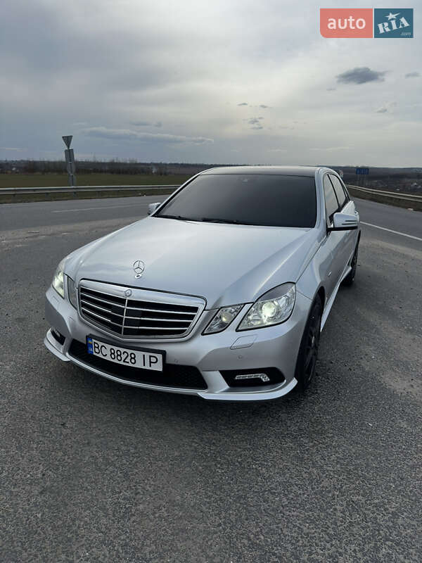 Седан Mercedes-Benz E-Class 2010 в Бучачі