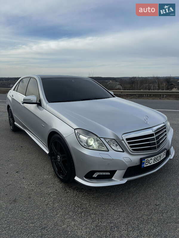Седан Mercedes-Benz E-Class 2010 в Бучачі
