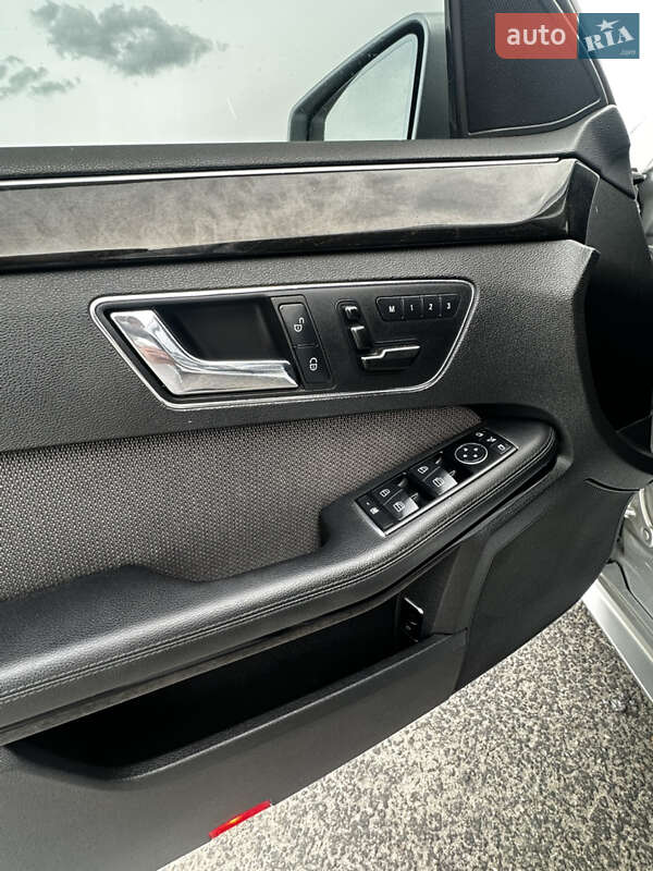 Седан Mercedes-Benz E-Class 2010 в Бучачі