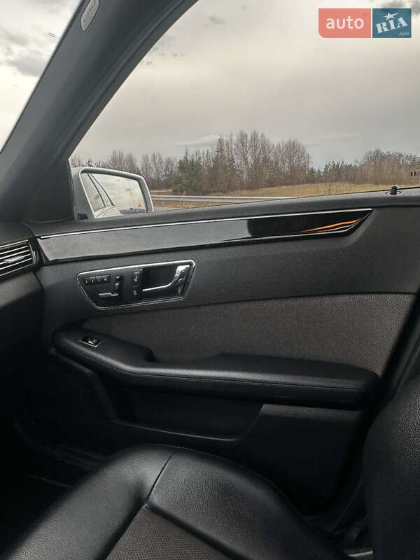 Седан Mercedes-Benz E-Class 2010 в Бучачі