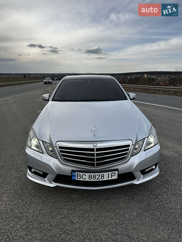Седан Mercedes-Benz E-Class 2010 в Бучачі