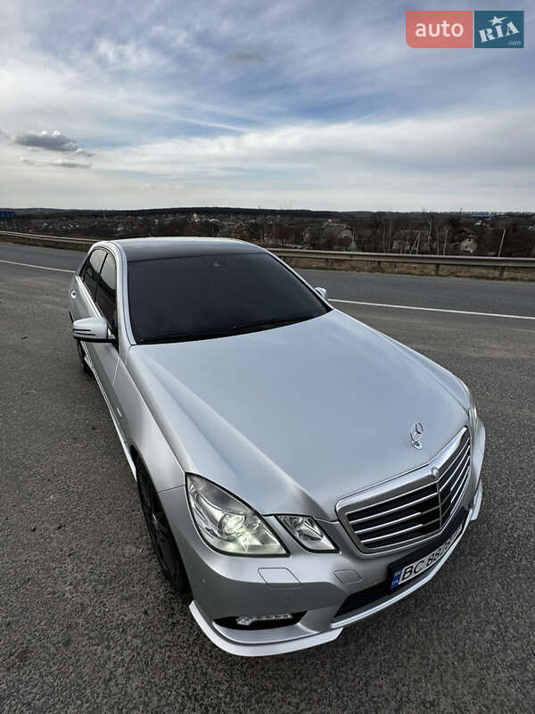 Седан Mercedes-Benz E-Class 2010 в Бучачі