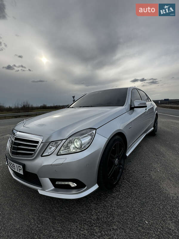 Седан Mercedes-Benz E-Class 2010 в Бучачі