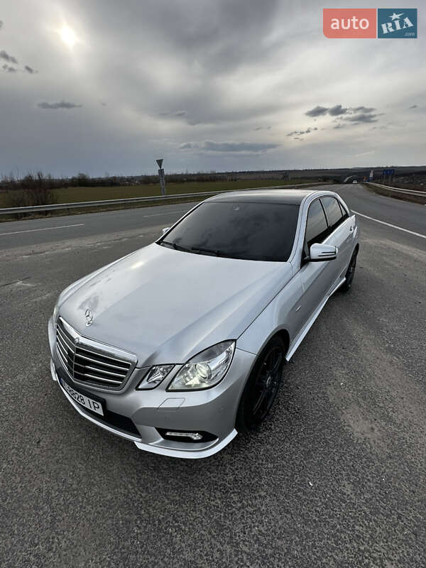Седан Mercedes-Benz E-Class 2010 в Бучачі