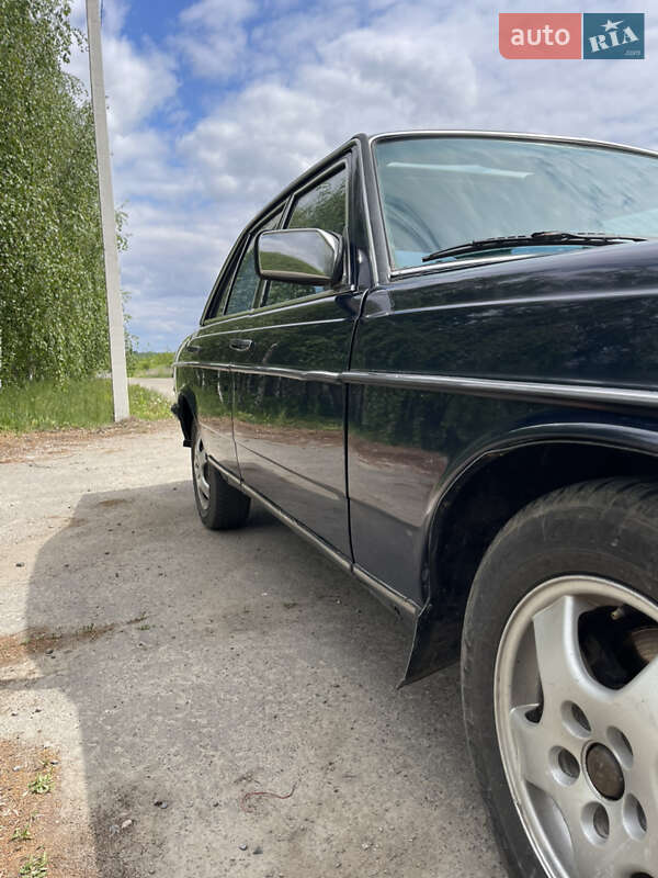 Седан Mercedes-Benz E-Class 1983 в Рівному