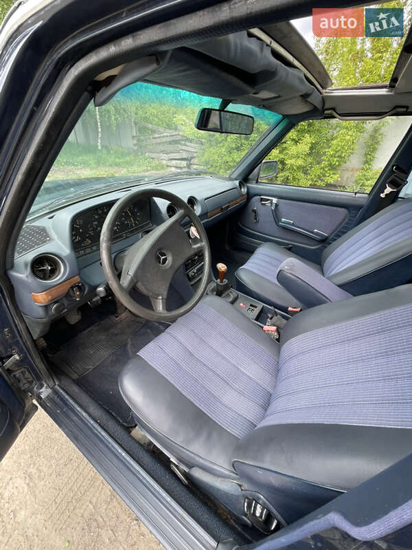 Седан Mercedes-Benz E-Class 1983 в Рівному