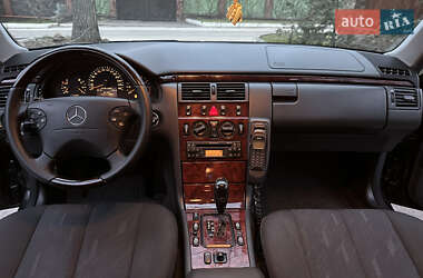 Седан Mercedes-Benz E-Class 2001 в 