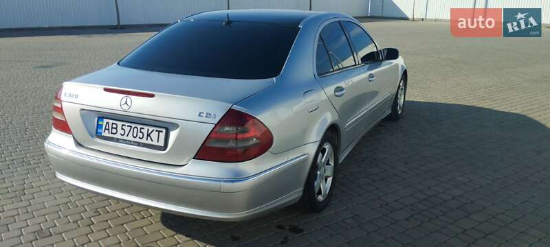 Седан Mercedes-Benz E-Class 2004 в Гайсине