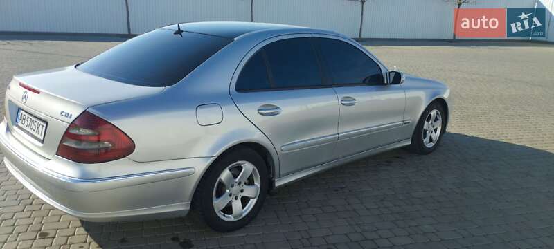 Седан Mercedes-Benz E-Class 2004 в Гайсине
