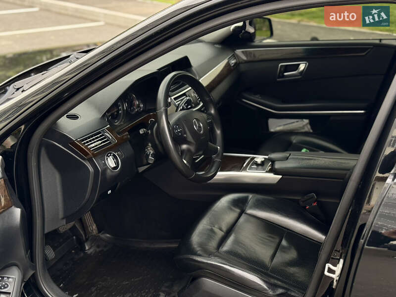 Седан Mercedes-Benz E-Class 2012 в Умані