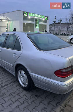 Седан Mercedes-Benz E-Class 2001 в 