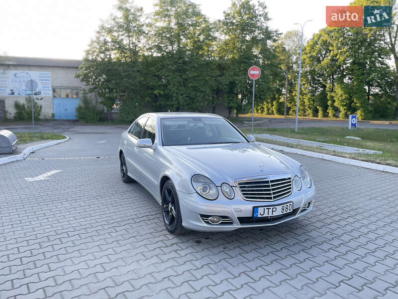 Седан Mercedes-Benz E-Class 2008 в 