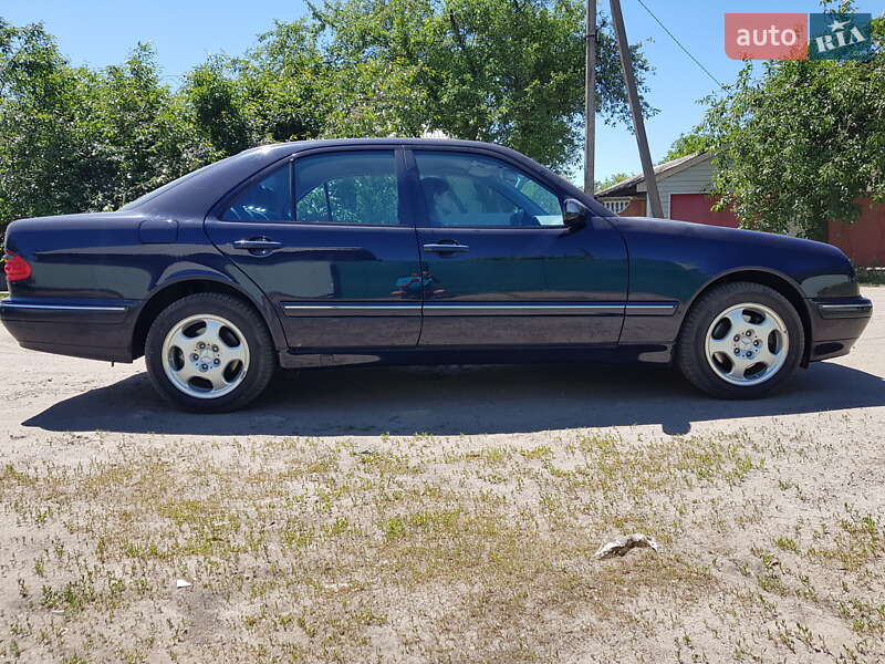 Седан Mercedes-Benz E-Class 2001 в Прилуках
