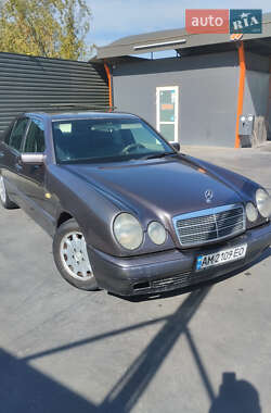 Седан Mercedes-Benz E-Class 1995 в 