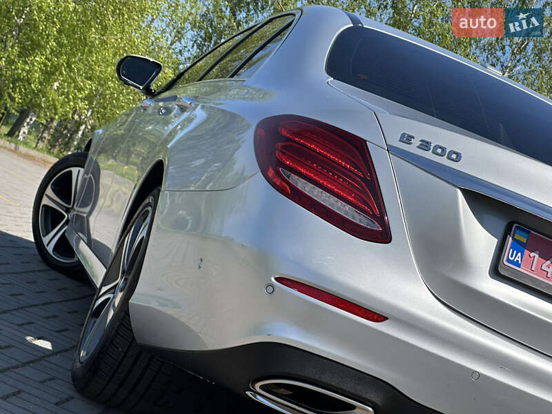 Седан Mercedes-Benz E-Class 2019 в Дрогобичі