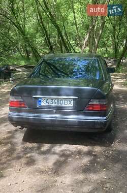 Седан Mercedes-Benz E-Class 1993 в 