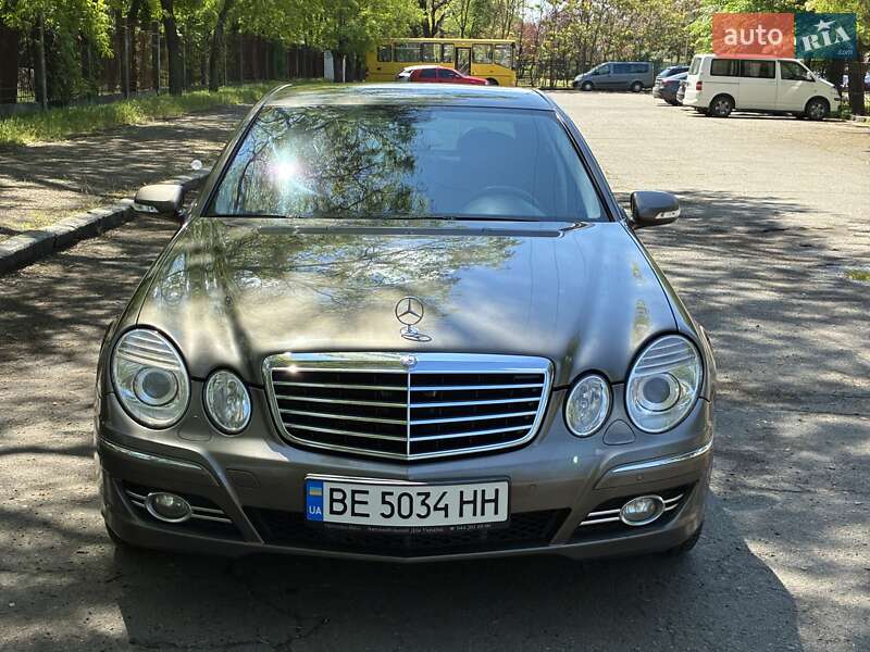 Седан Mercedes-Benz E-Class 2008 в 