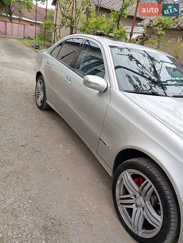 Седан Mercedes-Benz E-Class 2002 в 