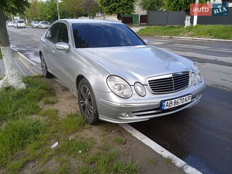Седан Mercedes-Benz E-Class 2004 в Гайсину