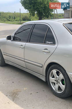 Седан Mercedes-Benz E-Class 2000 в 