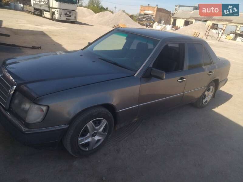 Mercedes-Benz E-Class 1990