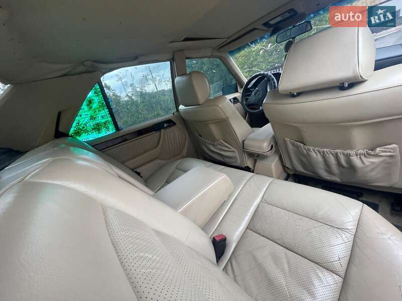 Седан Mercedes-Benz E-Class 1992 в Киеве