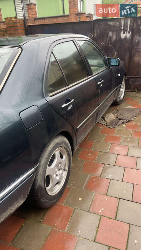 Седан Mercedes-Benz E-Class 1996 в Вінниці