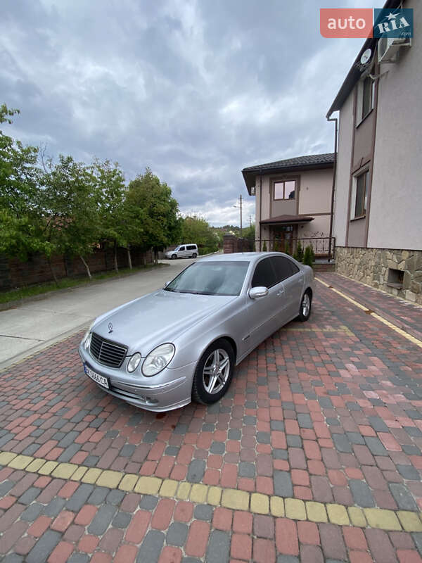 Седан Mercedes-Benz E-Class 2005 в Вараші