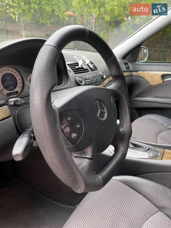 Седан Mercedes-Benz E-Class 2005 в Вараші