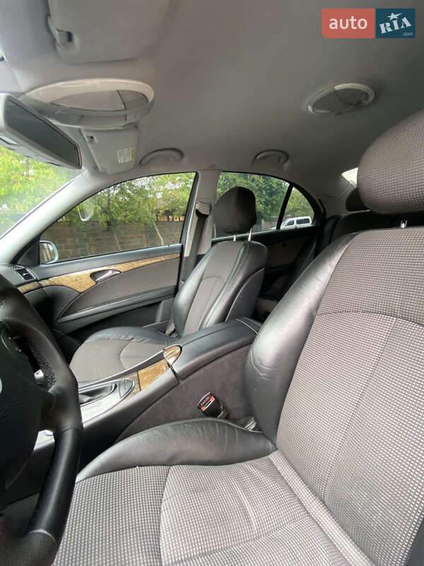 Седан Mercedes-Benz E-Class 2005 в Вараші