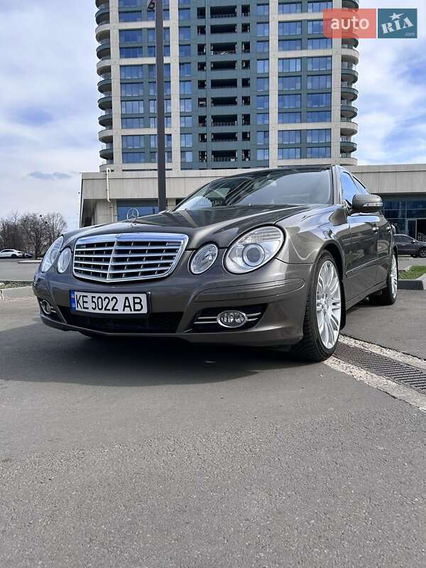 Седан Mercedes-Benz E-Class 2006 в Дніпрі