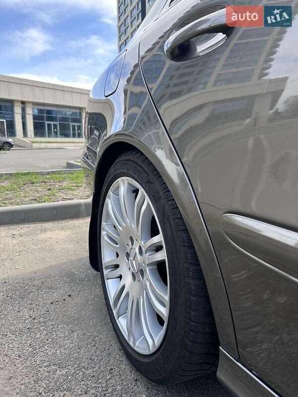 Седан Mercedes-Benz E-Class 2006 в Дніпрі