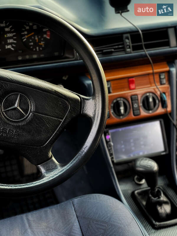 Седан Mercedes-Benz E-Class 1988 в Николаеве