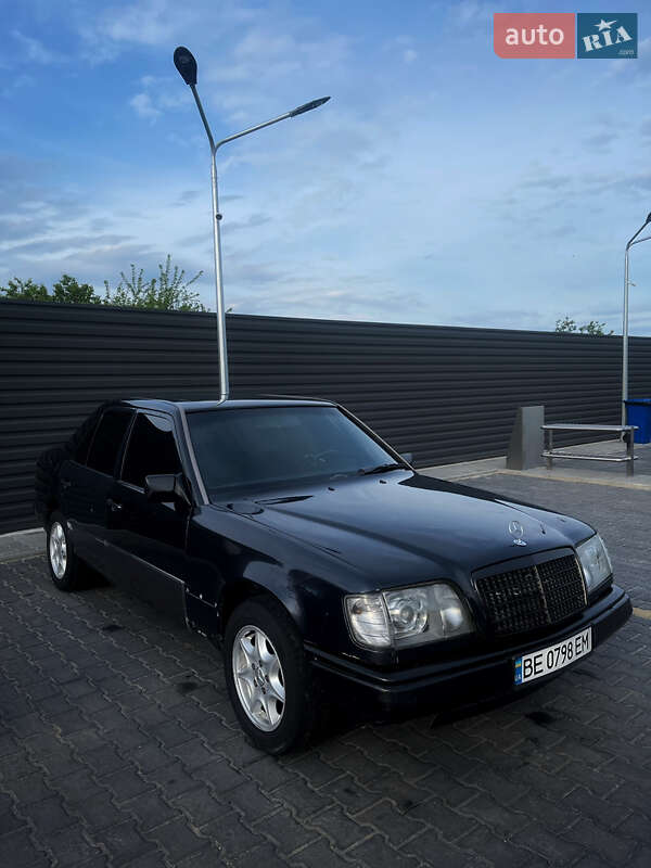 Седан Mercedes-Benz E-Class 1988 в Николаеве