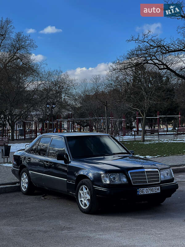 Седан Mercedes-Benz E-Class 1988 в Николаеве
