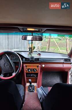 Седан Mercedes-Benz E-Class 1993 в 