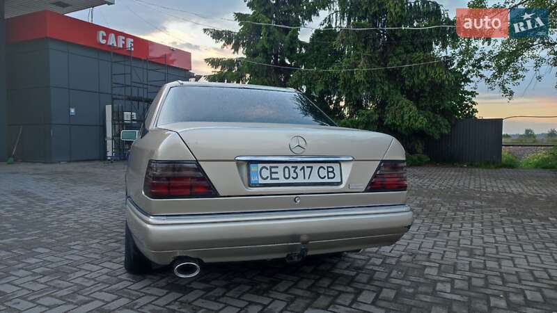 Седан Mercedes-Benz E-Class 1993 в Чернівцях