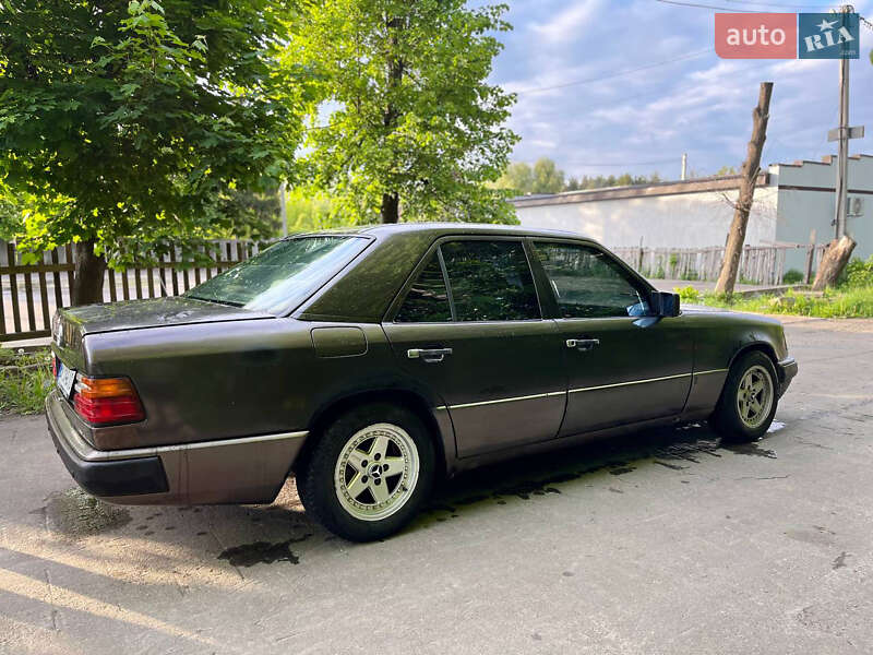 Седан Mercedes-Benz E-Class 1990 в Костопілі