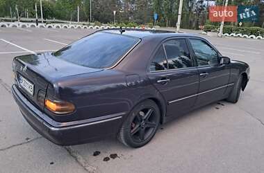 Седан Mercedes-Benz E-Class 2000 в 