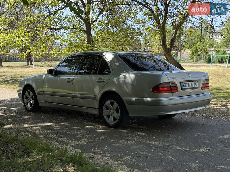 Седан Mercedes-Benz E-Class 2001 в Запоріжжі