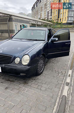 Седан Mercedes-Benz E-Class 2001 в 
