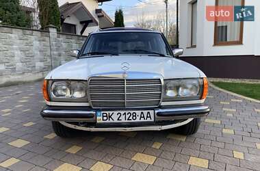 Универсал Mercedes-Benz E-Class 1985 в 