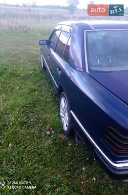 Седан Mercedes-Benz E-Class 1990 в 