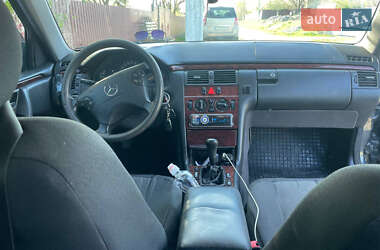 Седан Mercedes-Benz E-Class 2000 в 