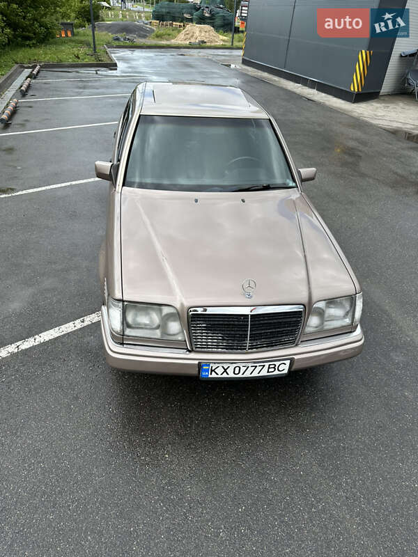 Седан Mercedes-Benz E-Class 1994 в Харькове