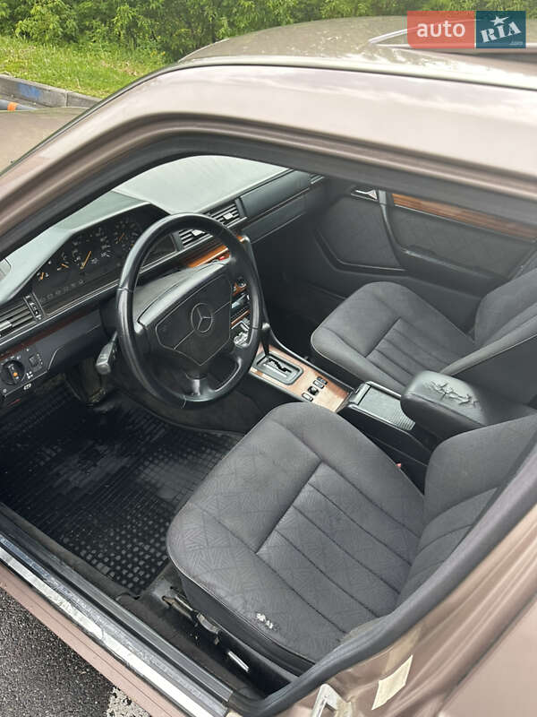 Седан Mercedes-Benz E-Class 1994 в Харькове