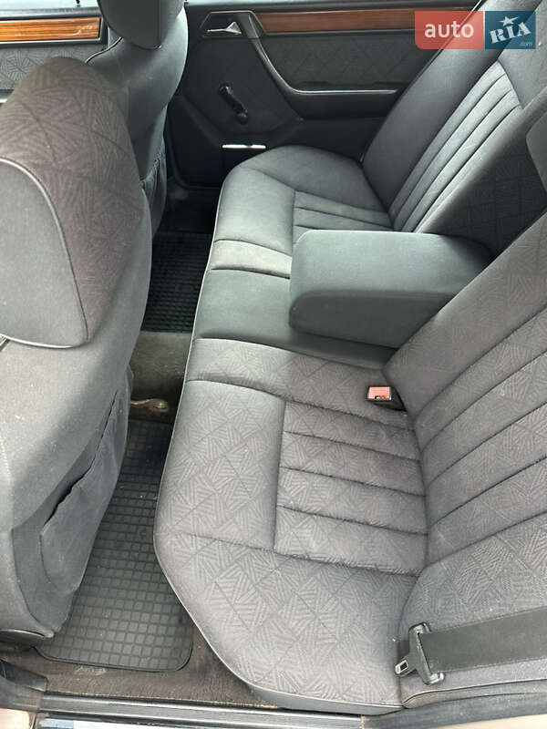 Седан Mercedes-Benz E-Class 1994 в Харькове