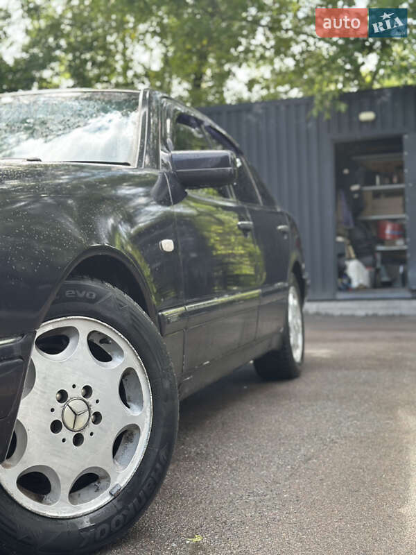 Седан Mercedes-Benz E-Class 1996 в Тернополі