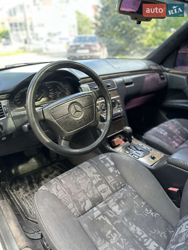 Седан Mercedes-Benz E-Class 1996 в Тернополі