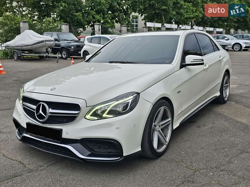 Седан Mercedes-Benz E-Class 2011 в 